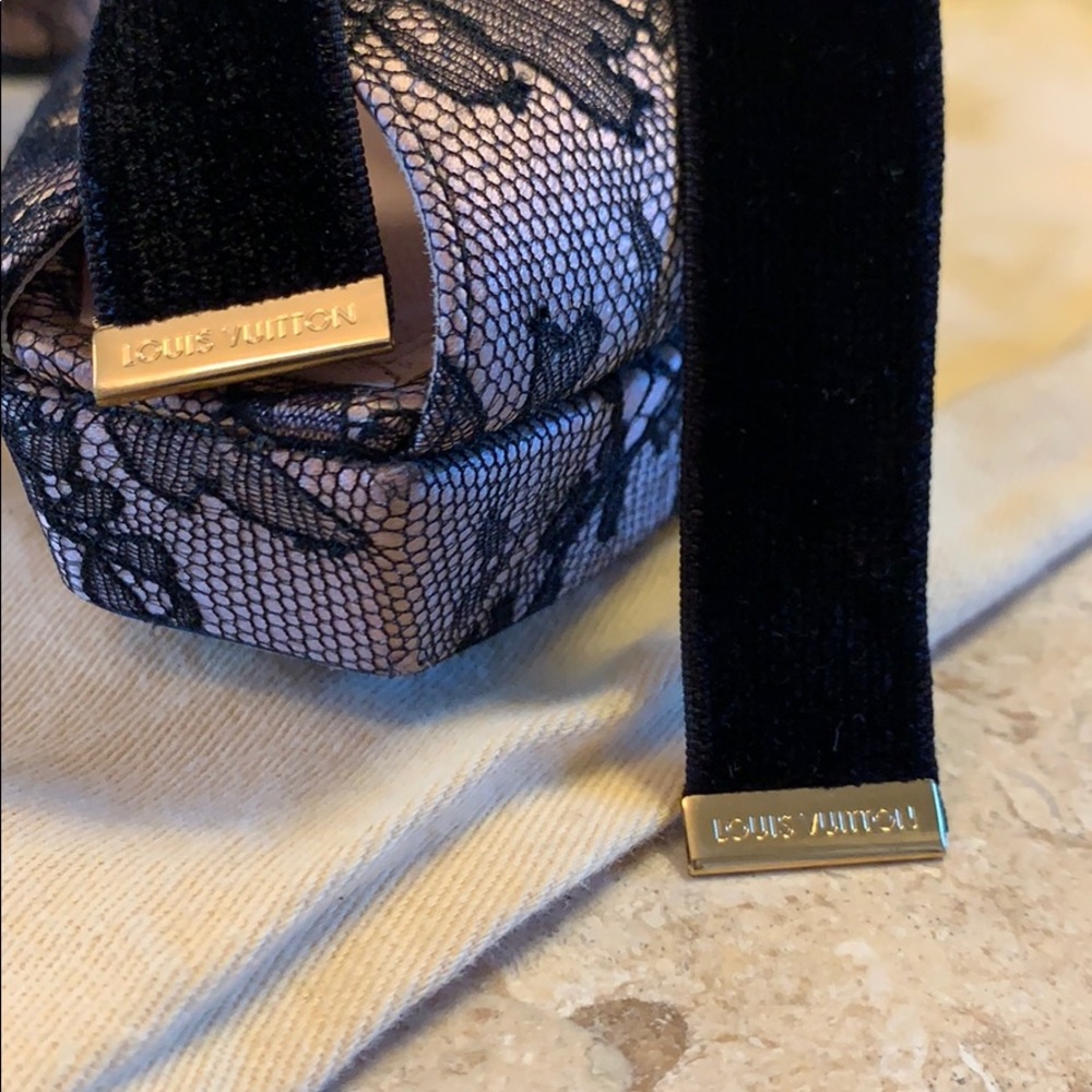 RARE and hard to find Louis Vuitton lace sandals - Picture 6 of 8